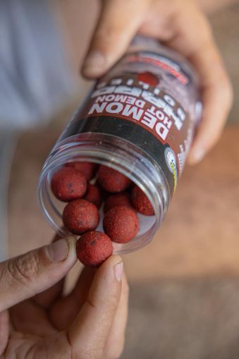 Протеинови топчета Starbaits HOT DEMON Hard Boilies